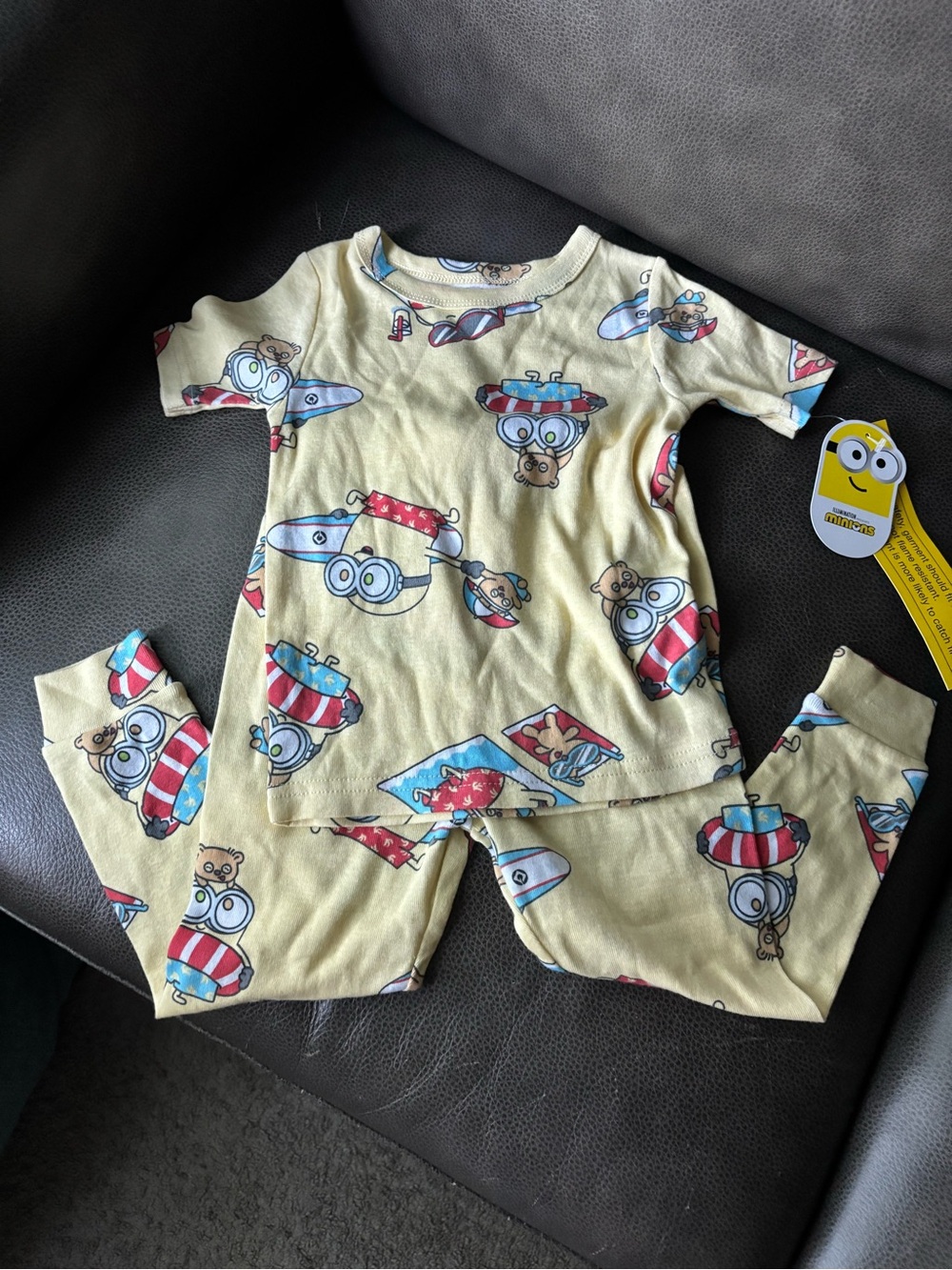 NWT 3T Yellow Kids Two-Piece Pajama Set Minion Surf Print Illumination Target